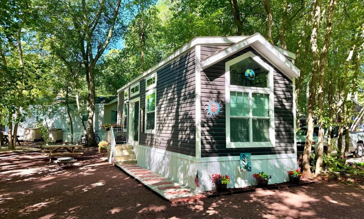 Park Model vs. Travel Trailer: Which is Right for Your Shore Getaway?